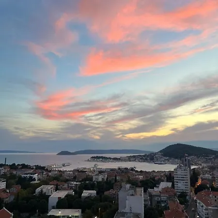 Touch The Sky Apartman